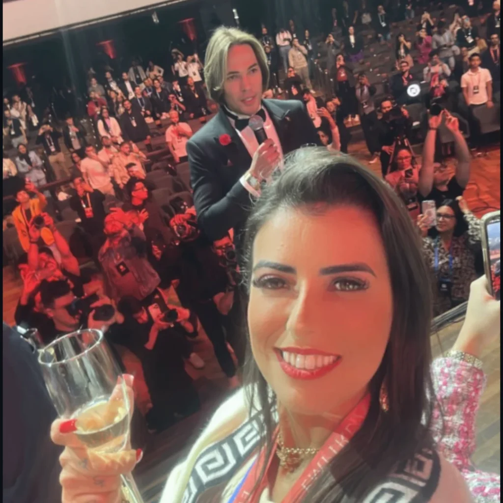 Lorene Patigra mentorada por Thiago Finch, participante do Empire X, grupo de elite em estratégias de lançamentos e negócios milionários.