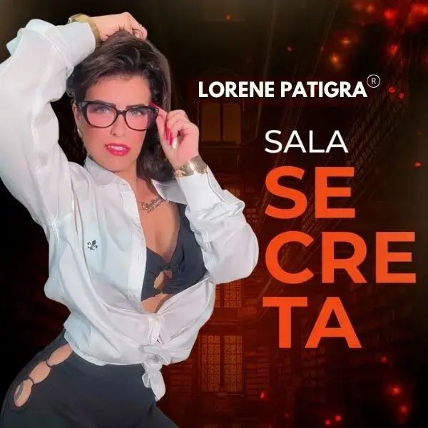 Lorene vestida de professora apresentando seu clube de assinatura da Sala Secreta